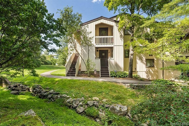 48 Overlook Commons