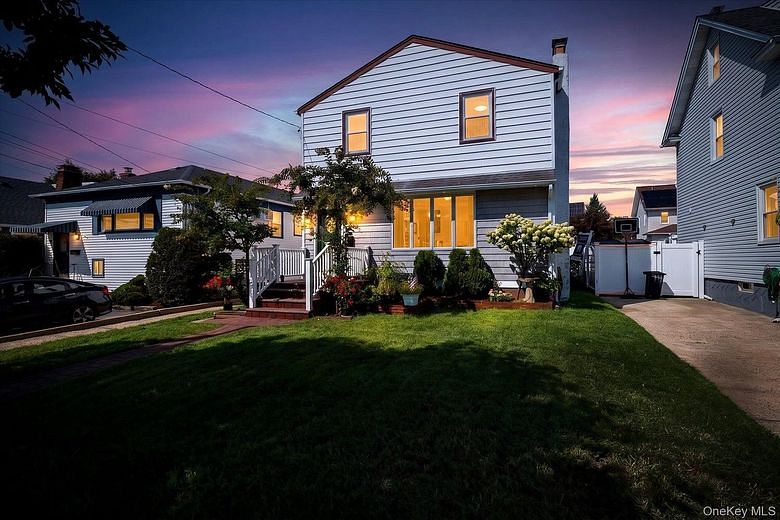 48 W Windsor Parkway