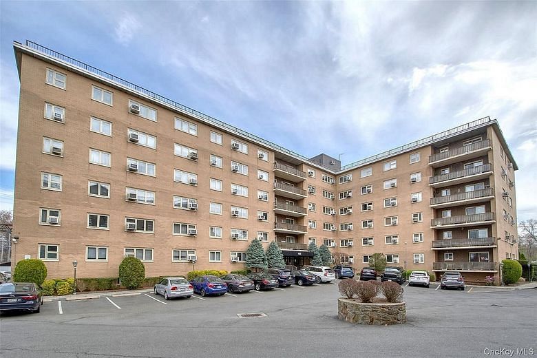 480 Halstead Avenue #4V