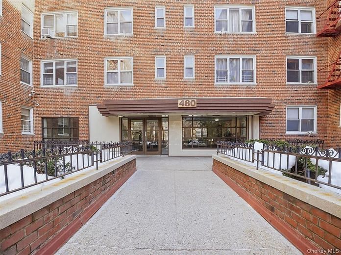 480 Riverdale Avenue #4U