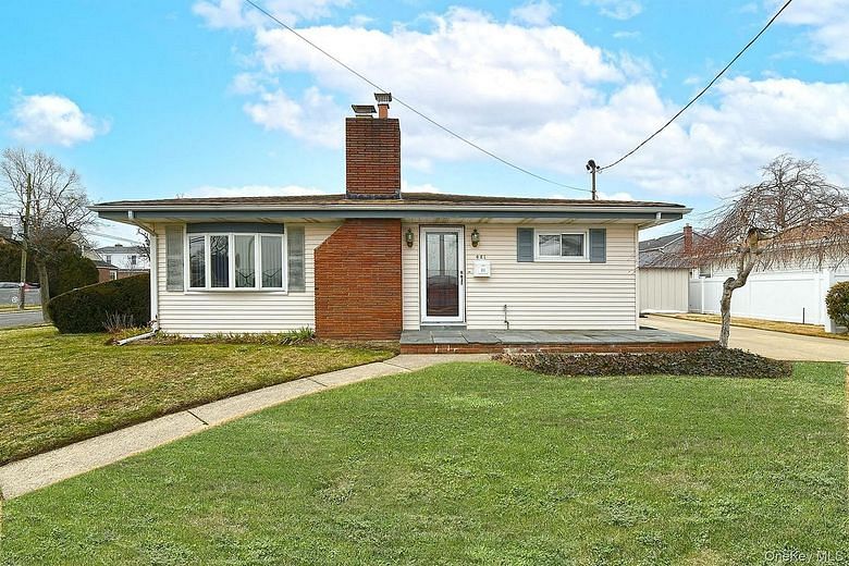 481 Leonard Boulevard