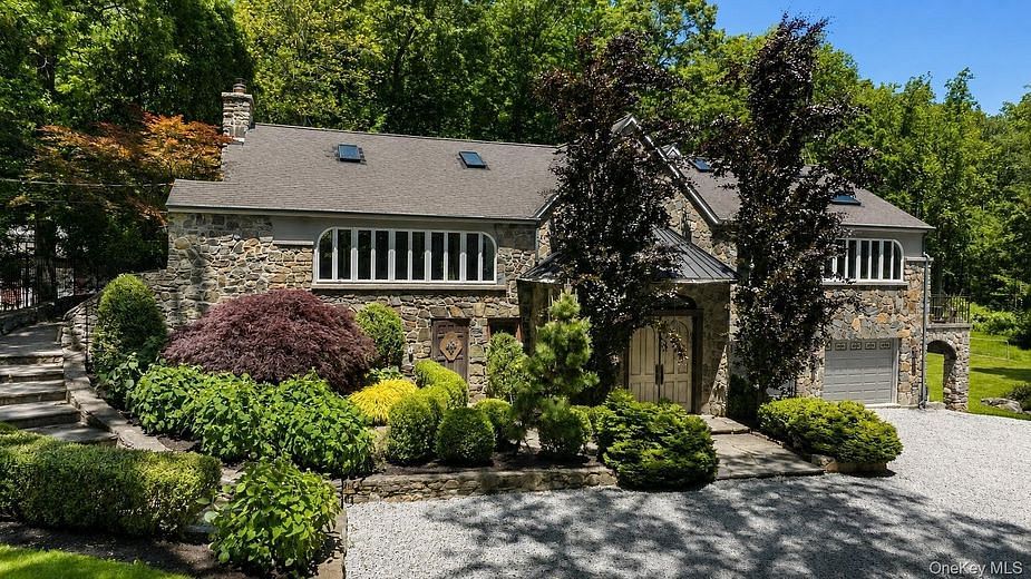 481 Mount Airy Road E