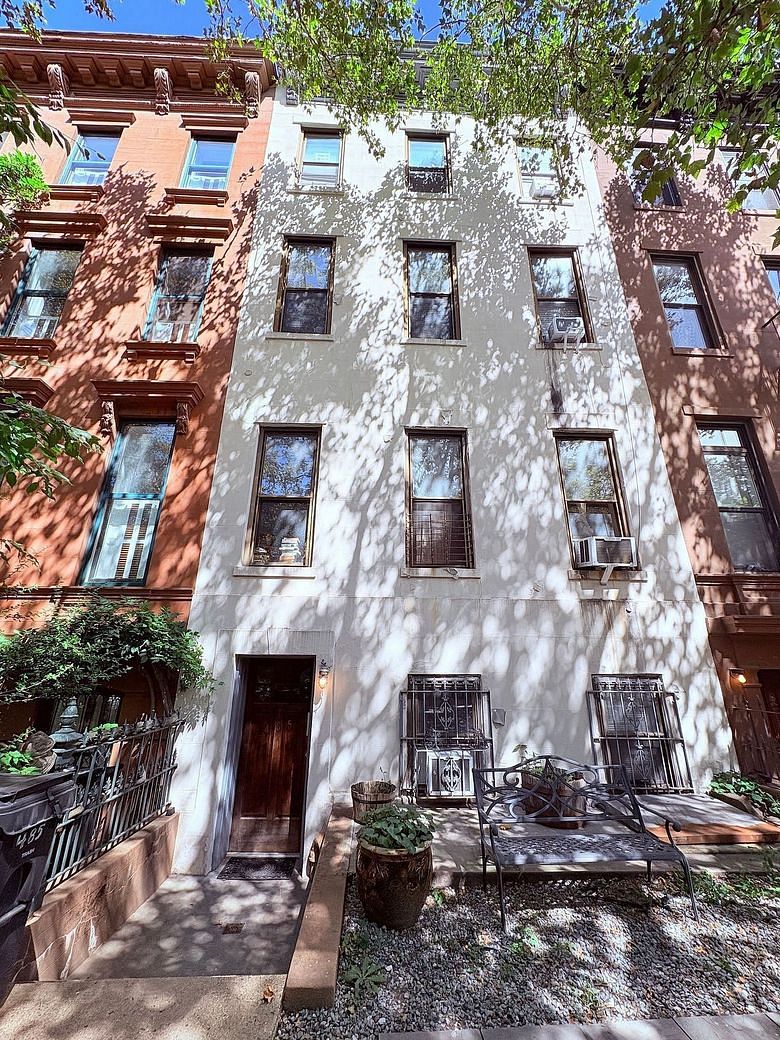 485 3rd Street