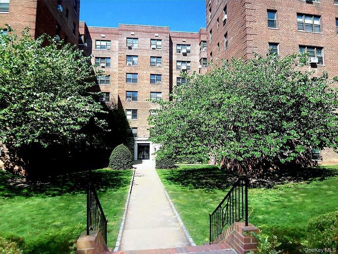 485 E Lincoln Avenue #105