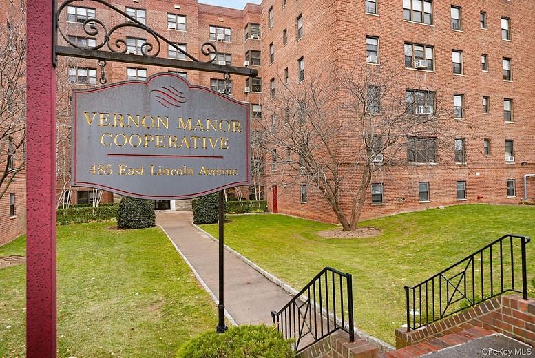 485 E Lincoln Avenue #201
