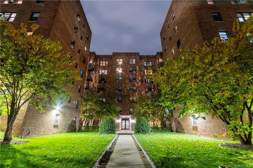 Image 1 of 11 for 485 E Lincoln Avenue #501 in Westchester, Mount Vernon, NY, 10552