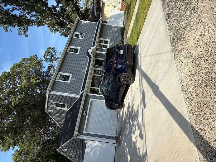 486 Champlain Avenue