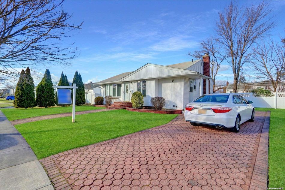 Image 1 of 29 for 49 Amherst Lane in Long Island, Hicksville, NY, 11801