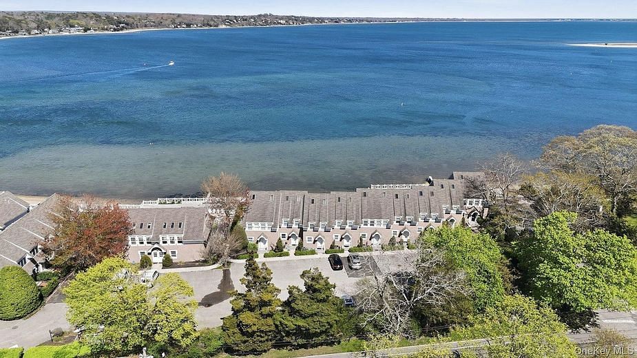 49 Canoe Place Road #416