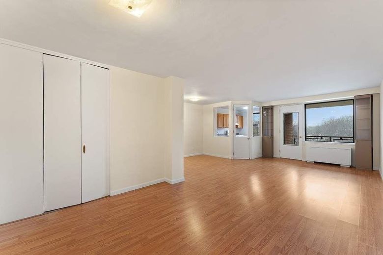 4901 Henry Hudson Parkway West #7D