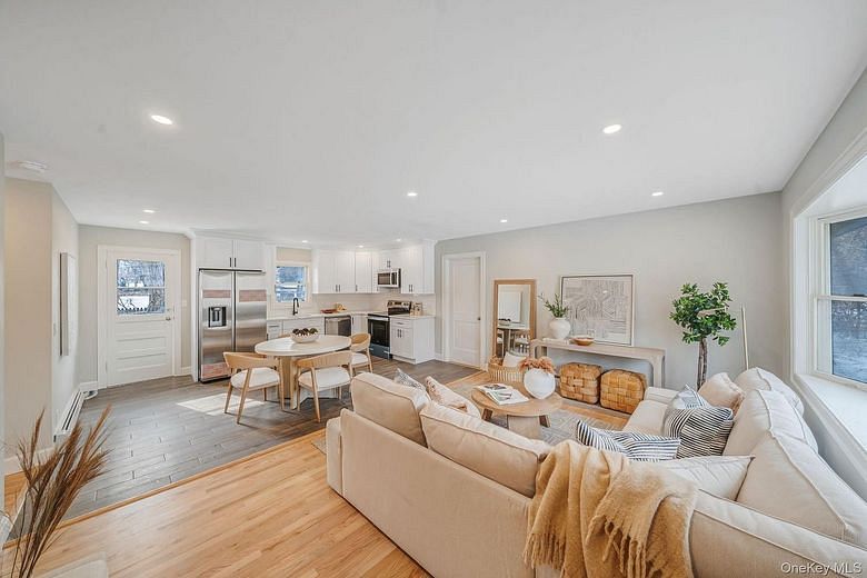 4902 Express Drive S