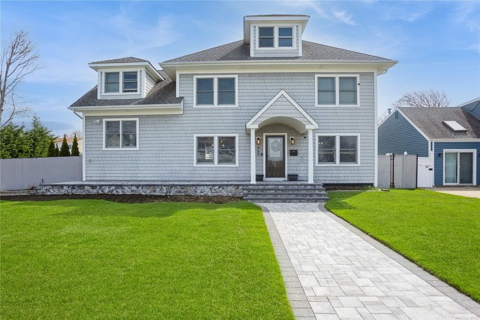 Image 1 of 30 for 495 Bay Avenue in Long Island, Patchogue, NY, 11772