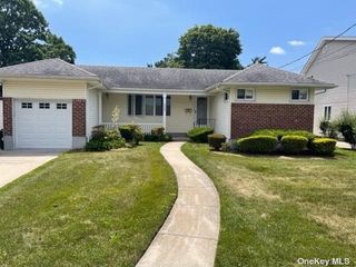 Image 1 of 16 for 2522 Tonquin Street in Long Island, East Meadow, NY, 11554