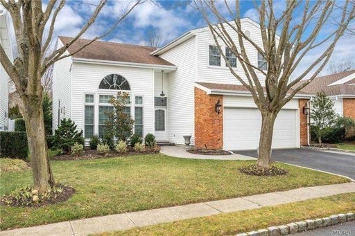 Image 1 of 28 for 90 Hamlet Dr in Long Island, Commack, NY, 11725
