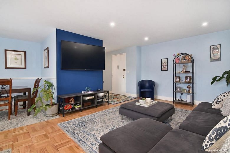499 N. Broadway #2J