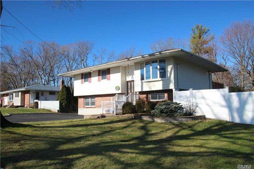 Image 1 of 28 for 87 Dovecote Ln in Long Island, Commack, NY, 11725