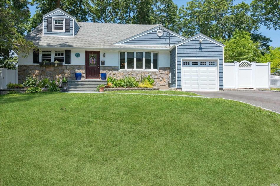 Image 1 of 24 for 13 Shelley Place in Long Island, Huntington Sta, NY, 11746