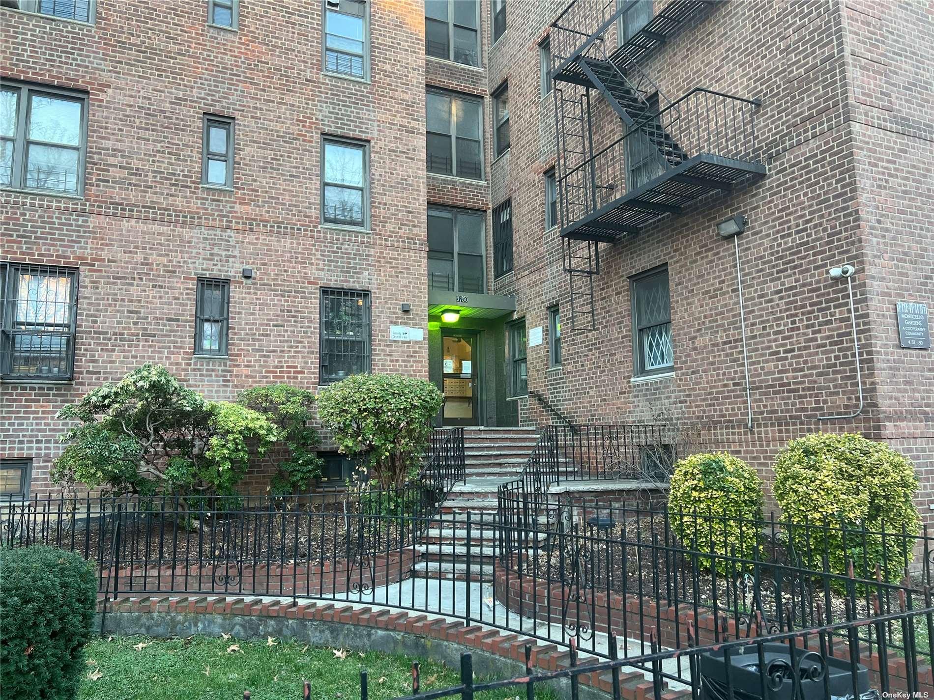 37-50 87th Street St #4E in Queens, Jackson Heights, NY 11372
