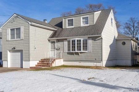 Image 1 of 19 for 3495 Woodward Street in Long Island, Oceanside, NY, 11572