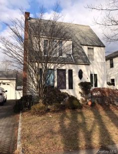 Image 1 of 13 for 2 Yale Street in Long Island, Roslyn Heights, NY, 11577