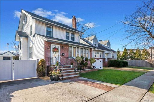 Image 1 of 29 for 30 Crowell Pl in Long Island, Valley Stream, NY, 11580