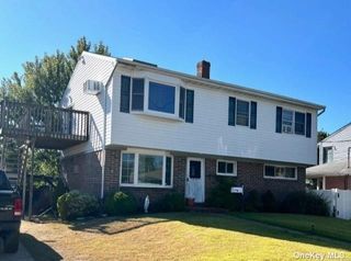 Image 1 of 5 for 1088 S Thompson Drive in Long Island, Bay Shore, NY, 11706