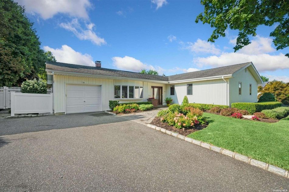 Image 1 of 36 for 28 Long Bow Lane in Long Island, Commack, NY, 11725
