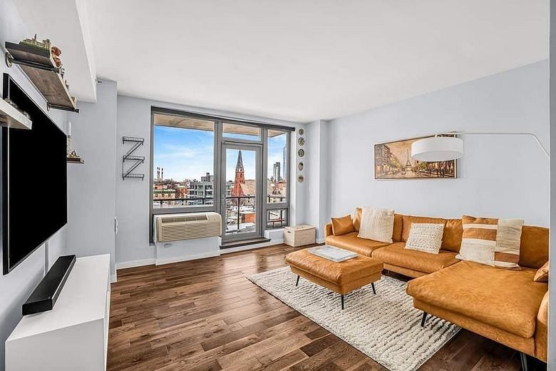 5-49 Borden Avenue #7F