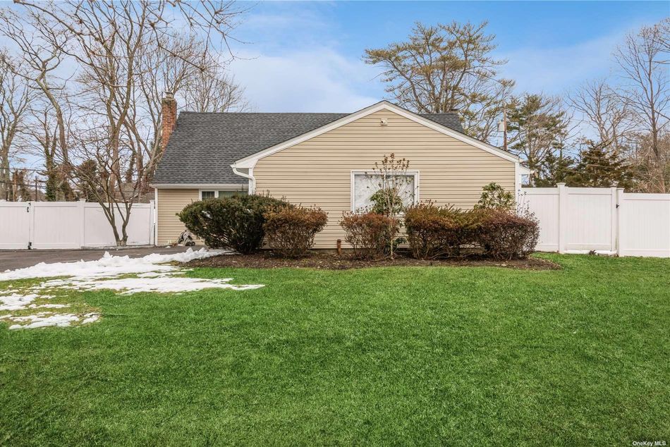 Image 1 of 24 for 5 Arcadia Drive in Long Island, Dix Hills, NY, 11746