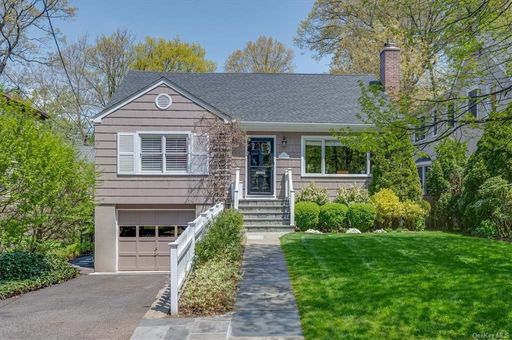 Image 1 of 32 for 5 Brook Place in Westchester, Mamaroneck, NY, 10538