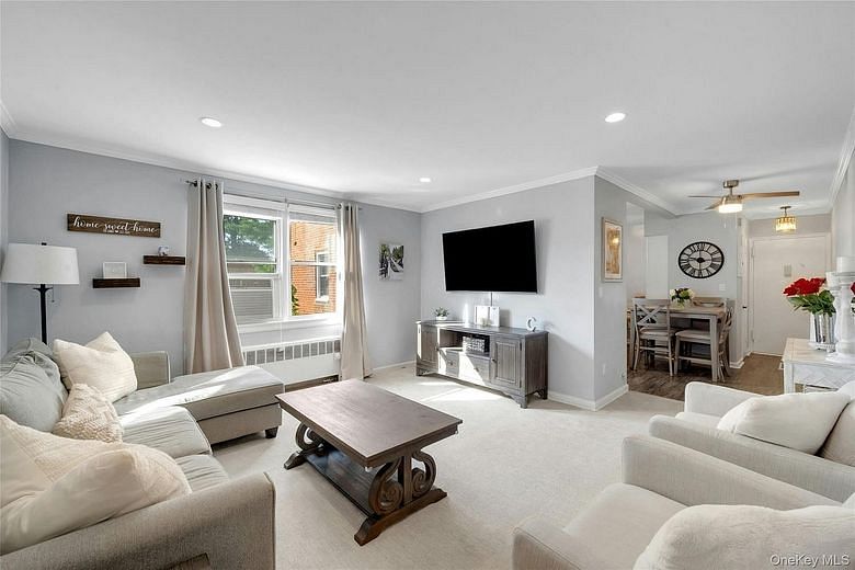 5 Bryant Crescent #1N