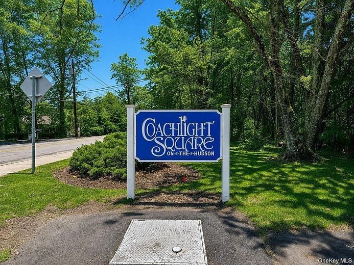 5 Coachlight Square