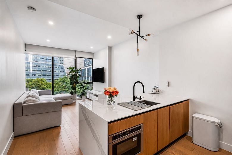 5 Court Square West #4B