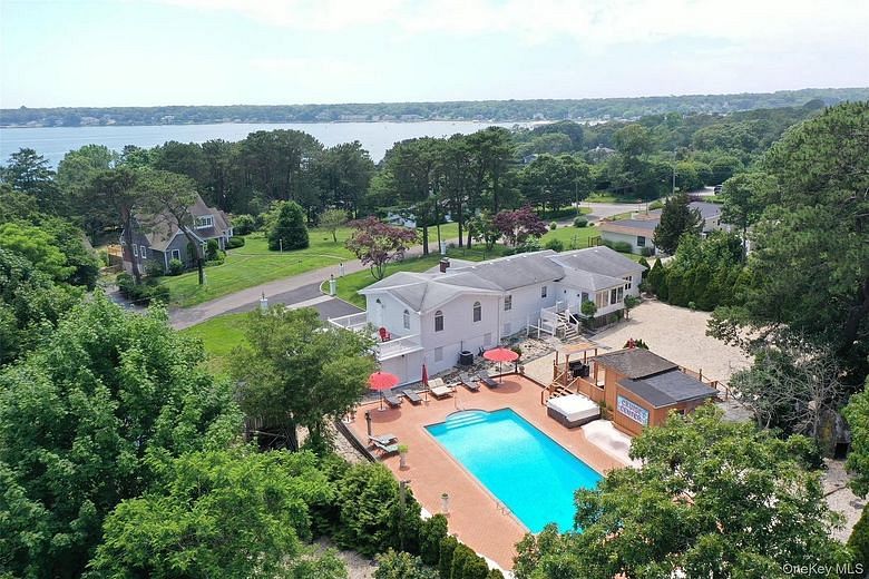 5 Huckleberry Lane, East