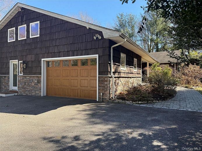 5 Mannetto Hill Road