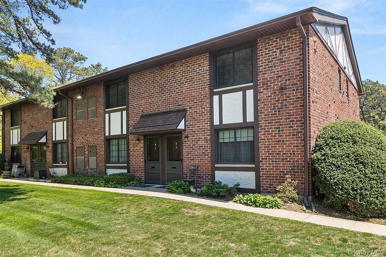 5 Pinebrook Place #5