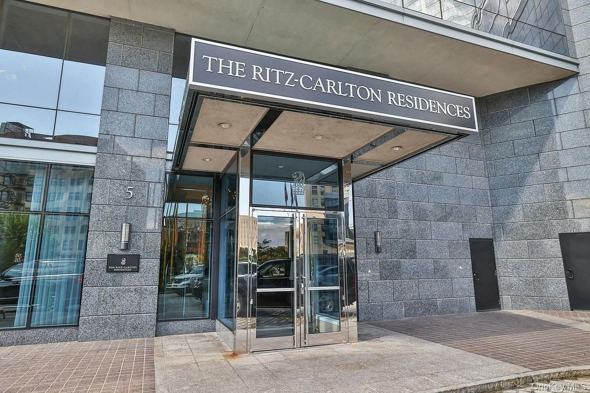 Image 1 of 36 for 5 Renaissance Square #12A in Westchester, White Plains, NY, 10601