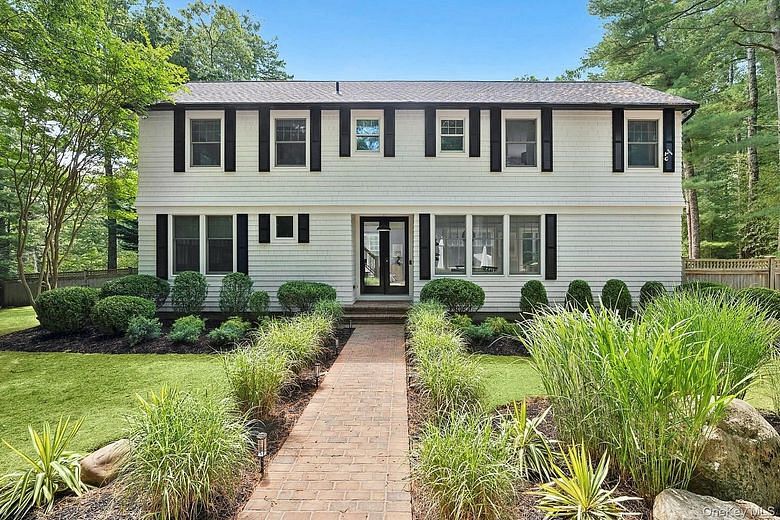 5 Spread Oak Lane