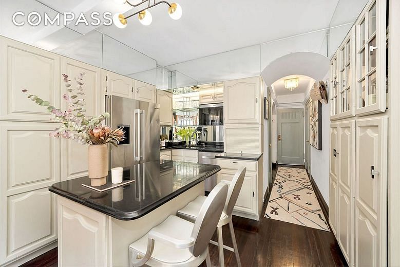 5 Tudor City Place #811