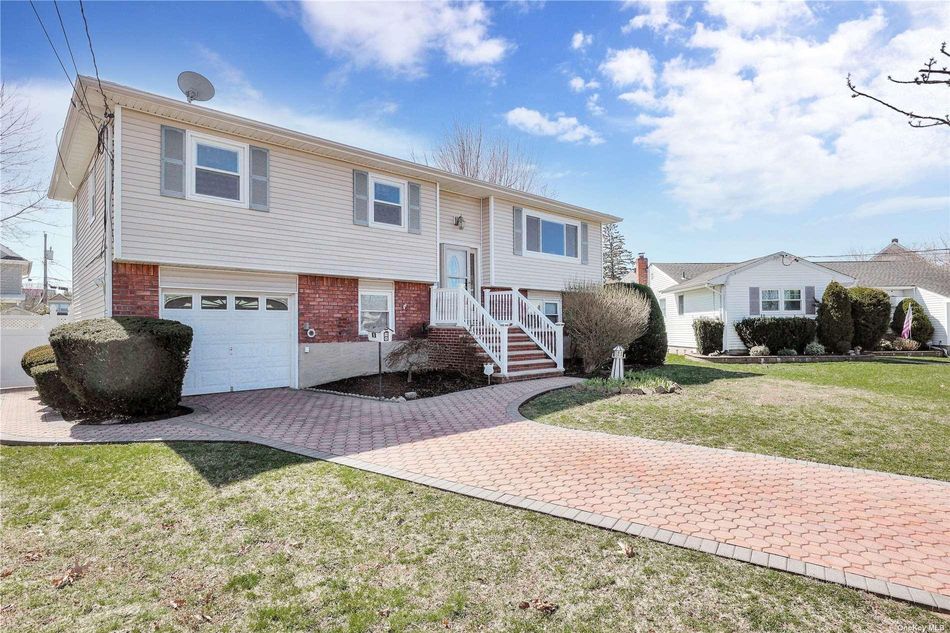 Image 1 of 24 for 5 Vin Court in Long Island, Farmingdale, NY, 11735