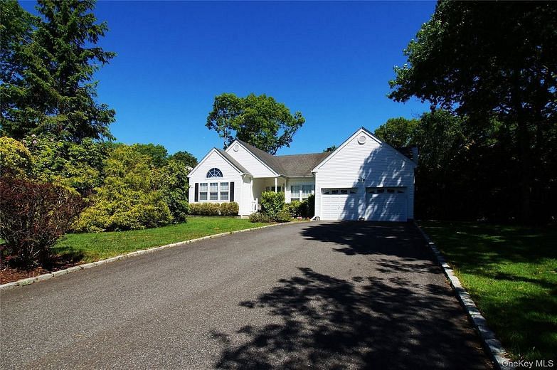 5 Wood Hollow Drive