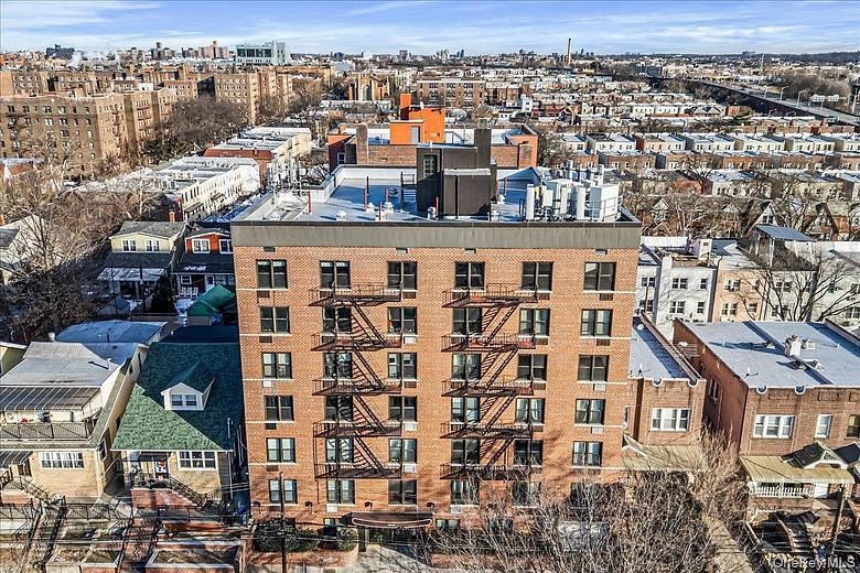 50-21 39th Place #4H