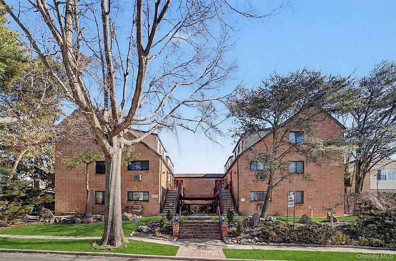 50 Dekalb Avenue #2E