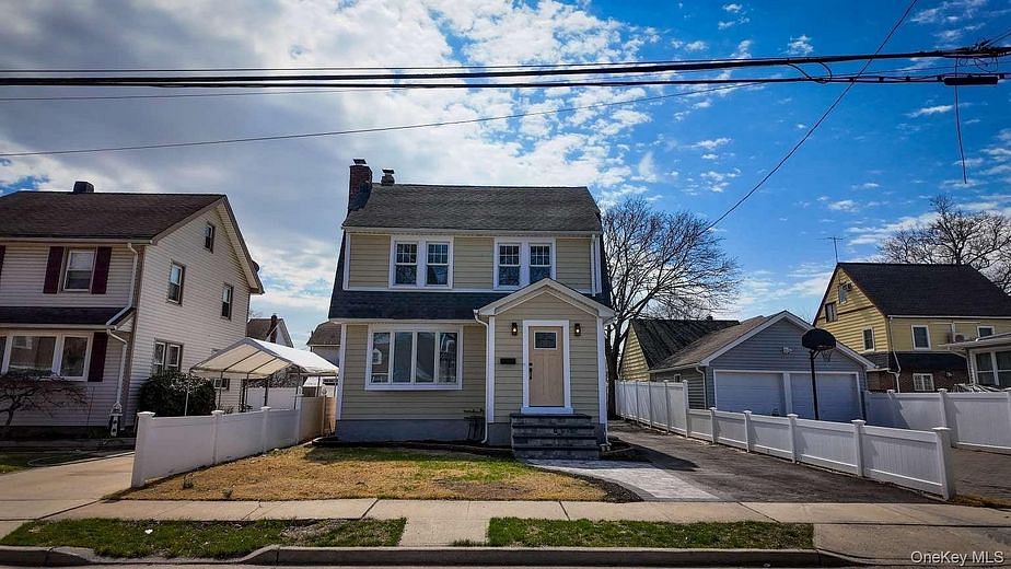 50 E Saint Marks Place