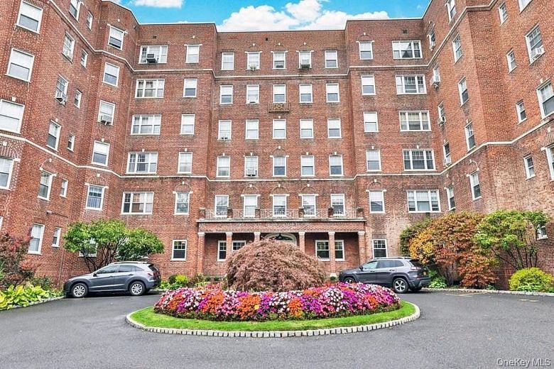 50 North Broadway #6H
