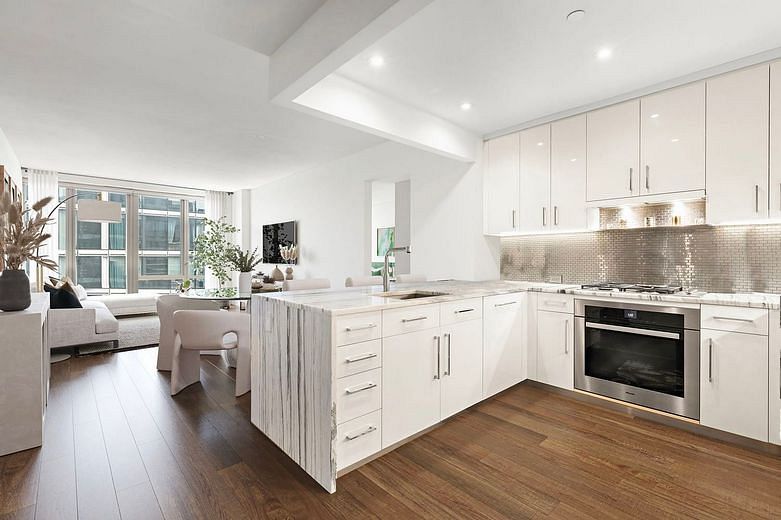 50 Riverside Boulevard #15M