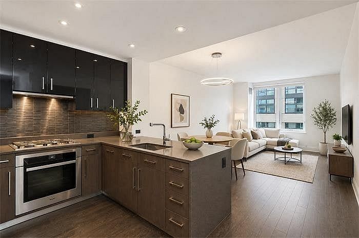 50 Riverside Boulevard #6D