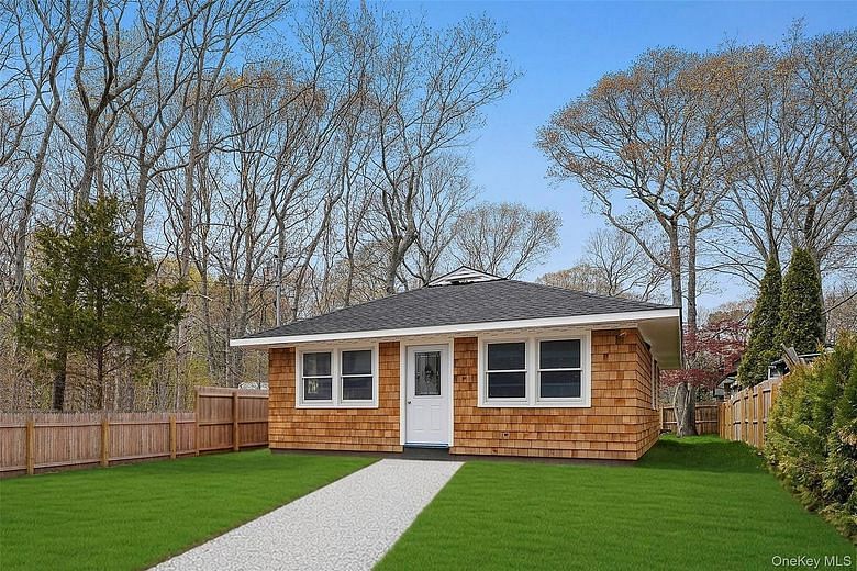 50 Squires Avenue