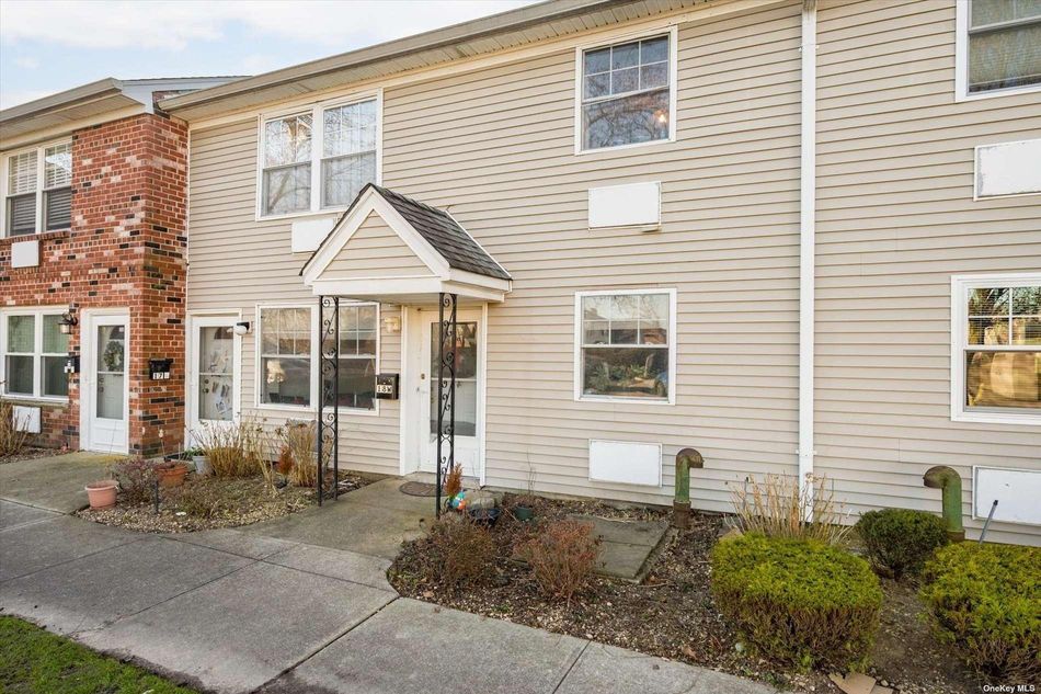 Image 1 of 12 for 500 Fulton St. #18W in Long Island, Farmingdale, NY, 11735