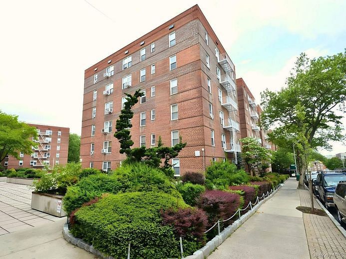 501 Riverdale Avenue #2J